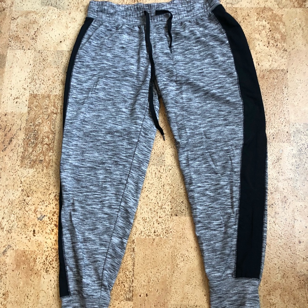 H&M gray and black sweatpants/joggers